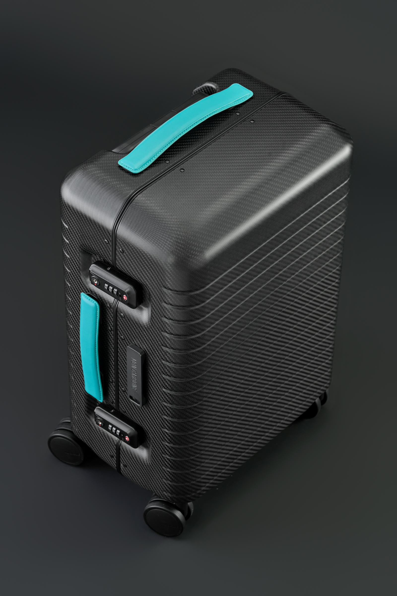 BLACKDIAMOND Bespoke Carbon Fiber Luggage – Stealth Black with Aluminu